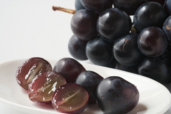種なし、皮ごと食べられるぶどう ナガノパープル旬の時期や特徴をご紹介